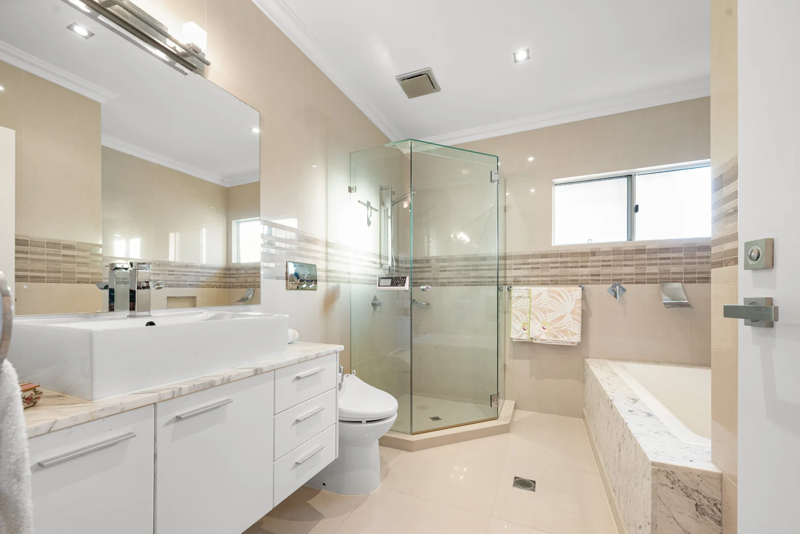 Additional image 11 of 21 Lynell Street, Hamilton QLD 4007