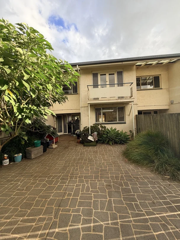 2/329 HUME STREET, South Toowoomba QLD 4350