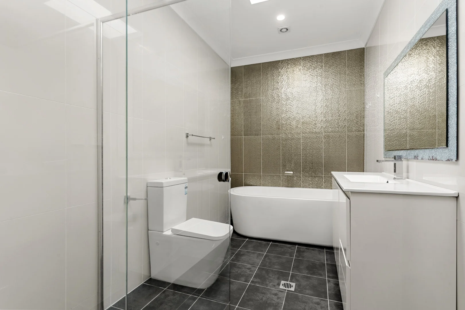 Additional image 9 of 7a Binalong Avenue, Caringbah NSW 2229