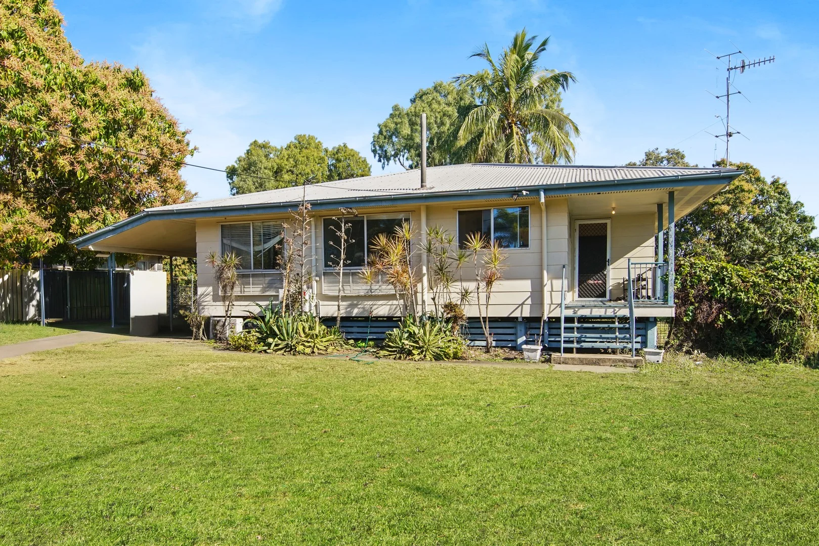 12 Munro Street, Moranbah QLD 4744