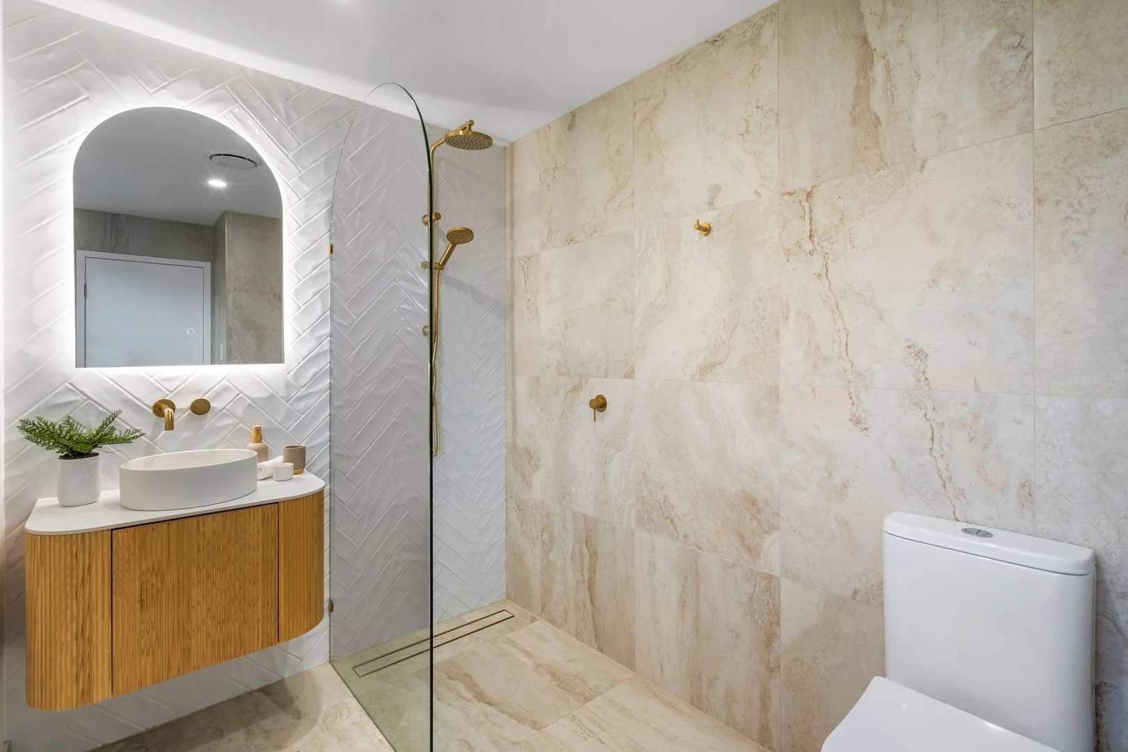 Additional image 19 of 210 Sunshine Boulevard, Mermaid Waters QLD 4218