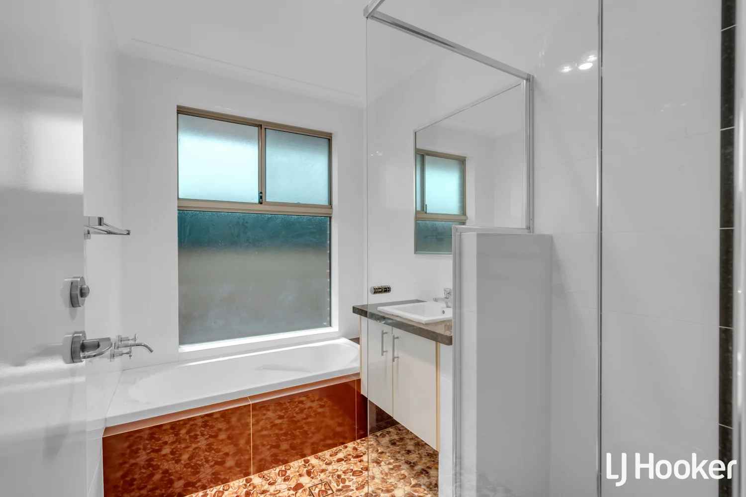 Additional image 10 of 31 Sheffield Road, Wattle Grove WA 6107