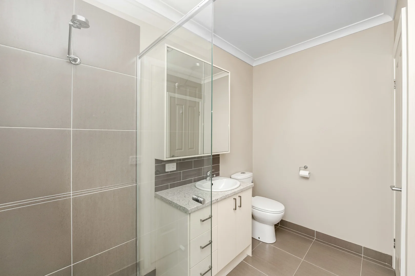 Additional image 5 of 2/21 Scullys Lane, Heathcote VIC 3523