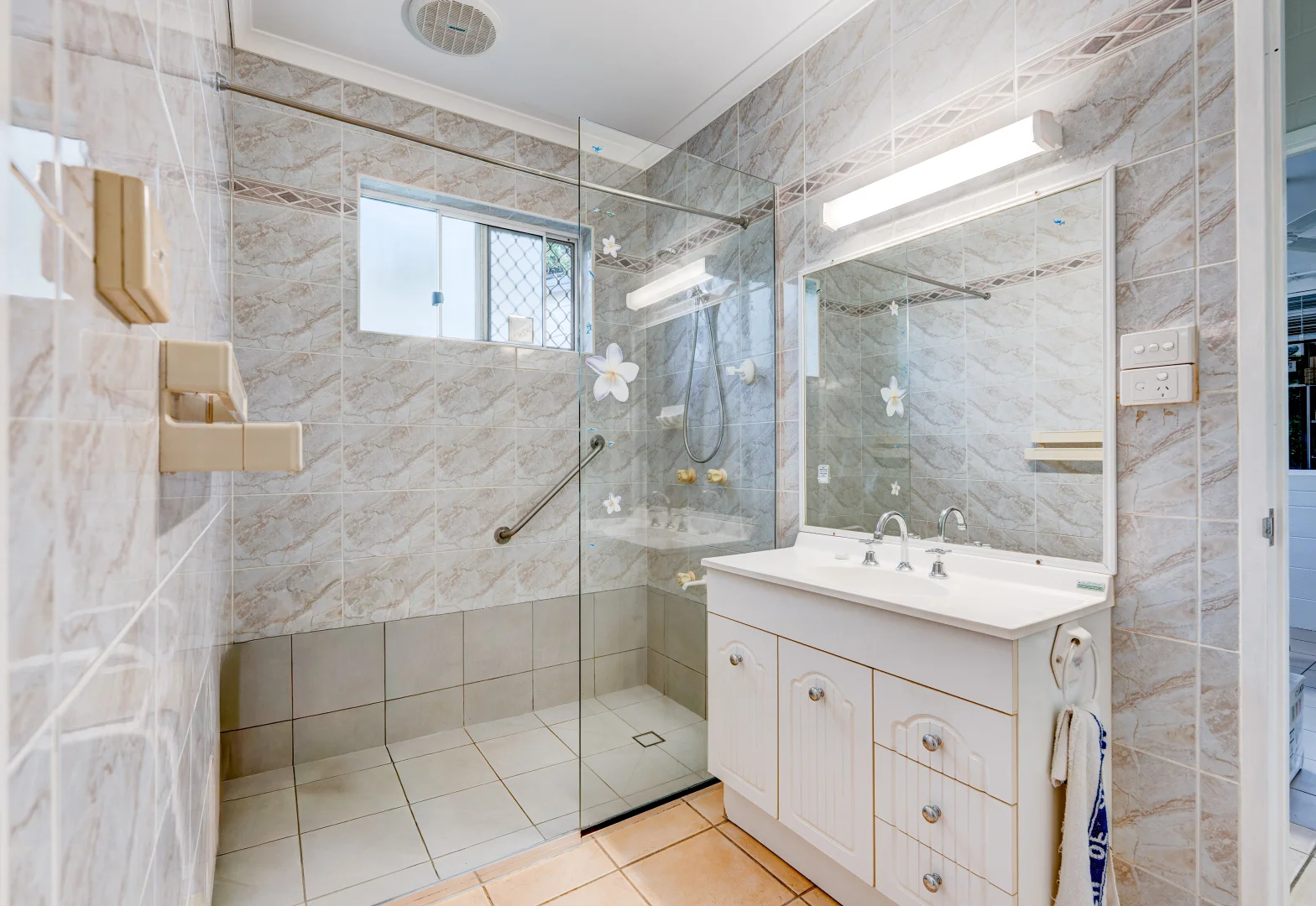 Additional image 15 of 25 Kent Cl, Mission Beach QLD 4852