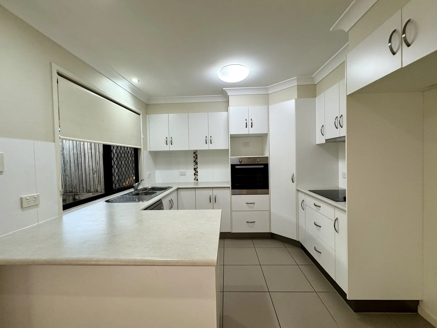 2/18 BURKE Drive, Moranbah QLD 4744