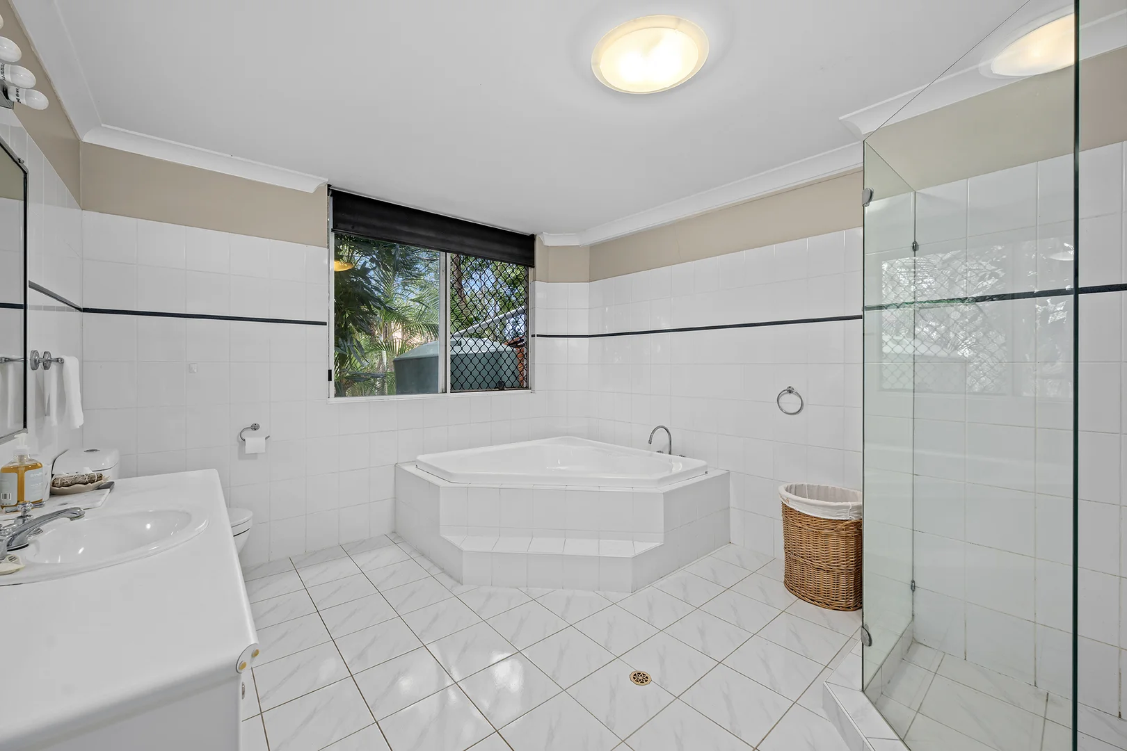 Additional image 18 of 10 Radiata Court, Elanora QLD 4221