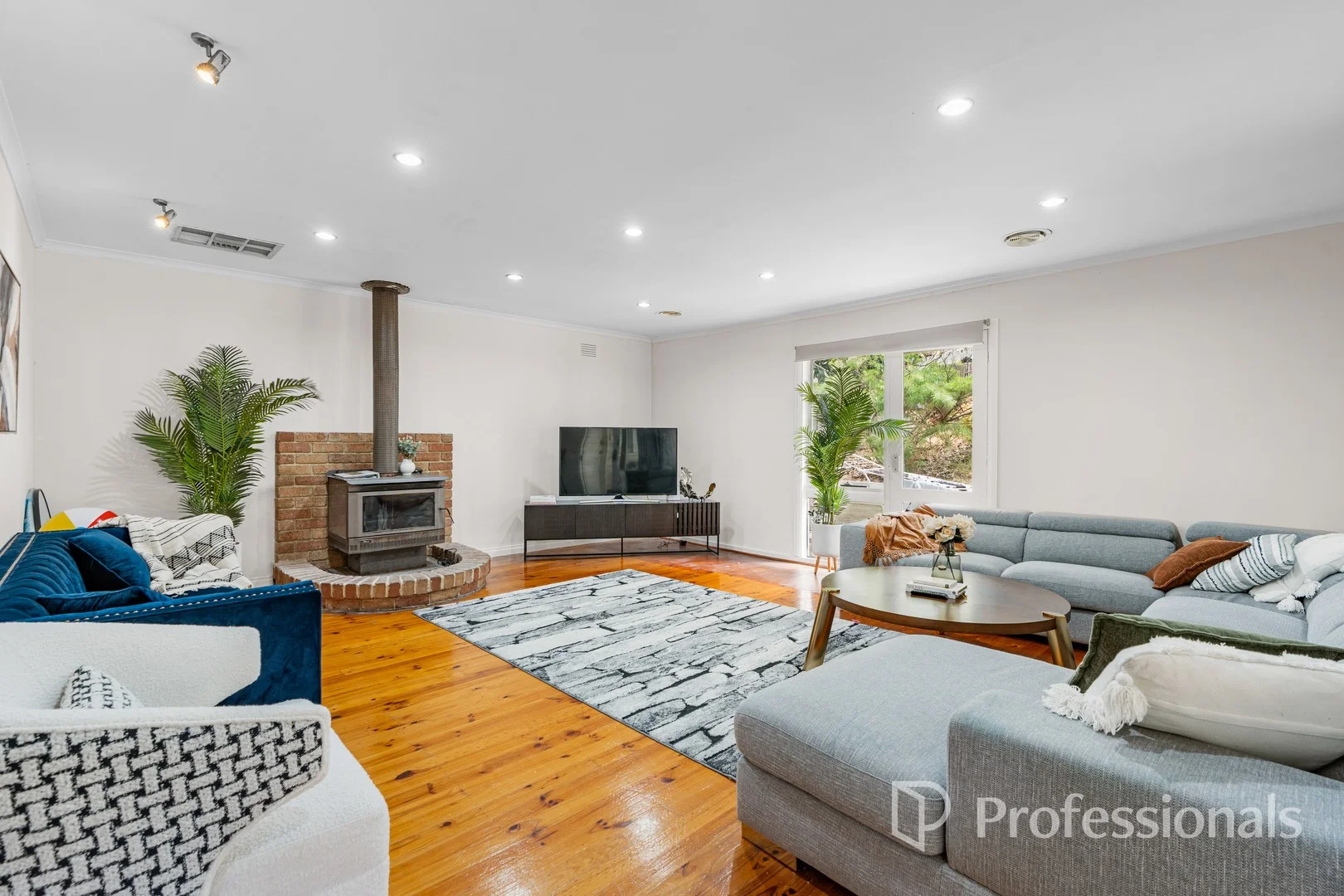 24 Heatherdale Road, Mitcham VIC 3132
