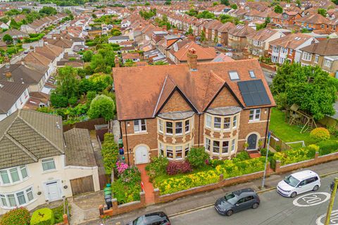 Dorchester Avenue, Penylan CF23