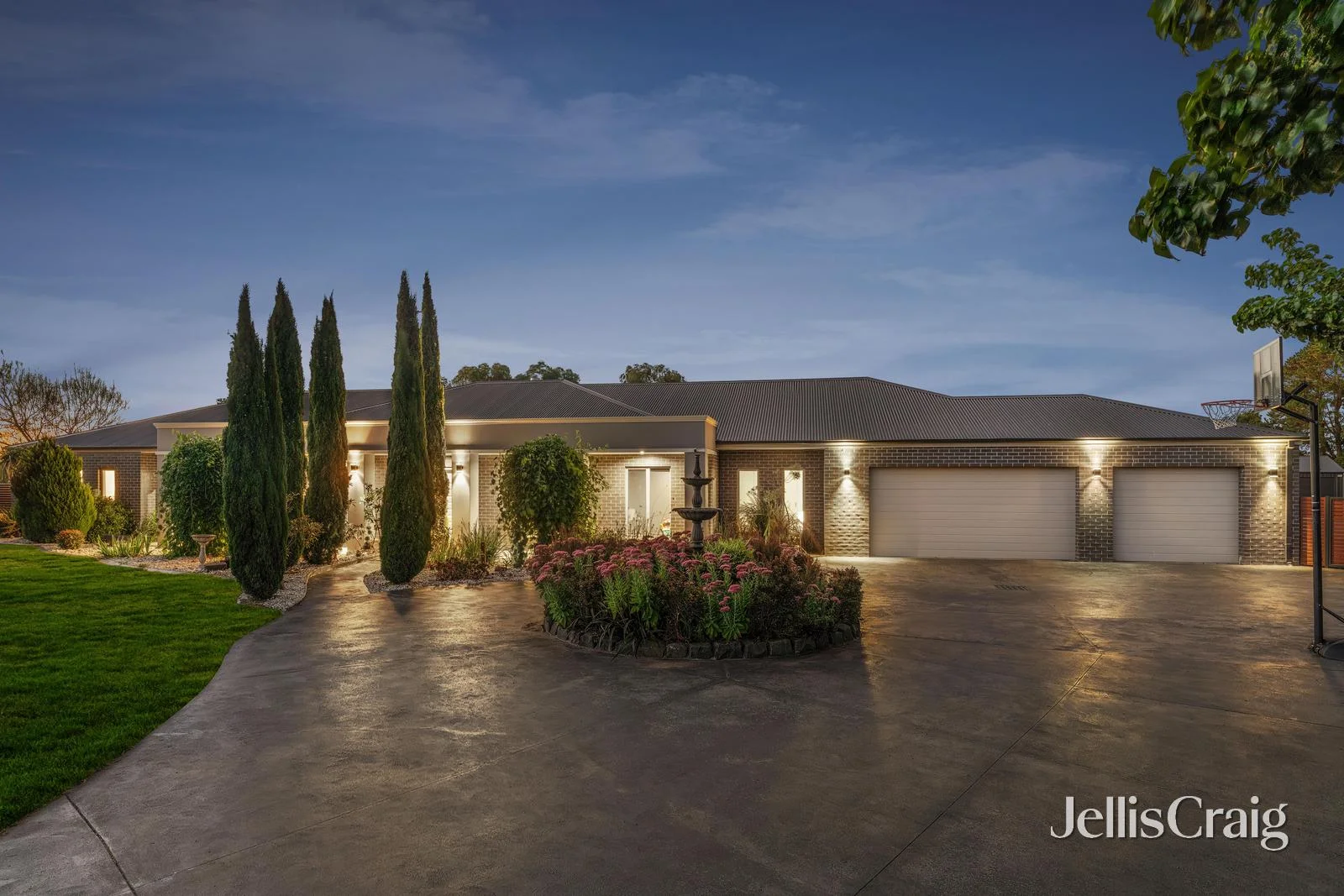 13 Skye Court, Cardigan VIC 3352