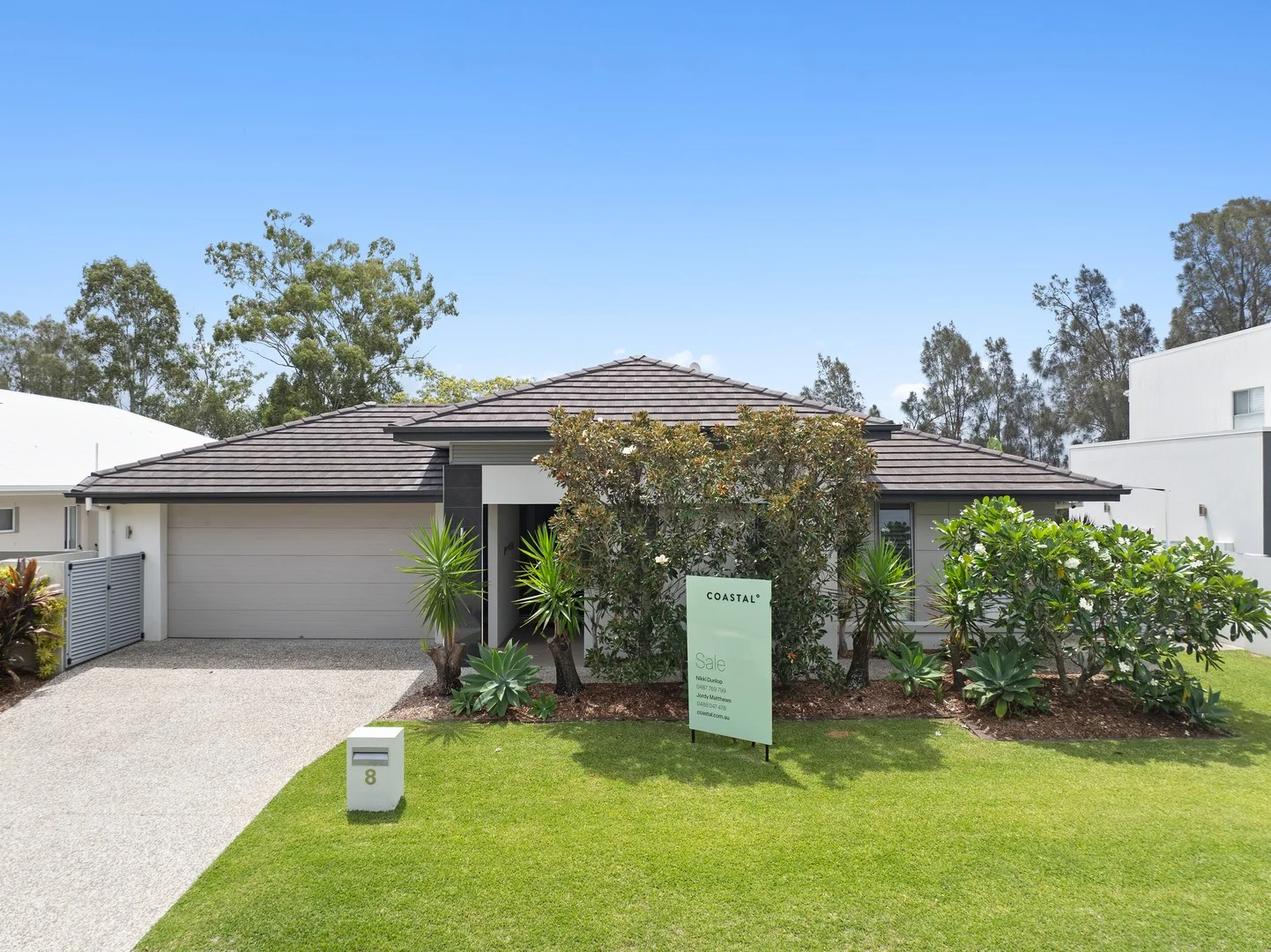 8 Waterside Esplanade, Helensvale QLD 4212
