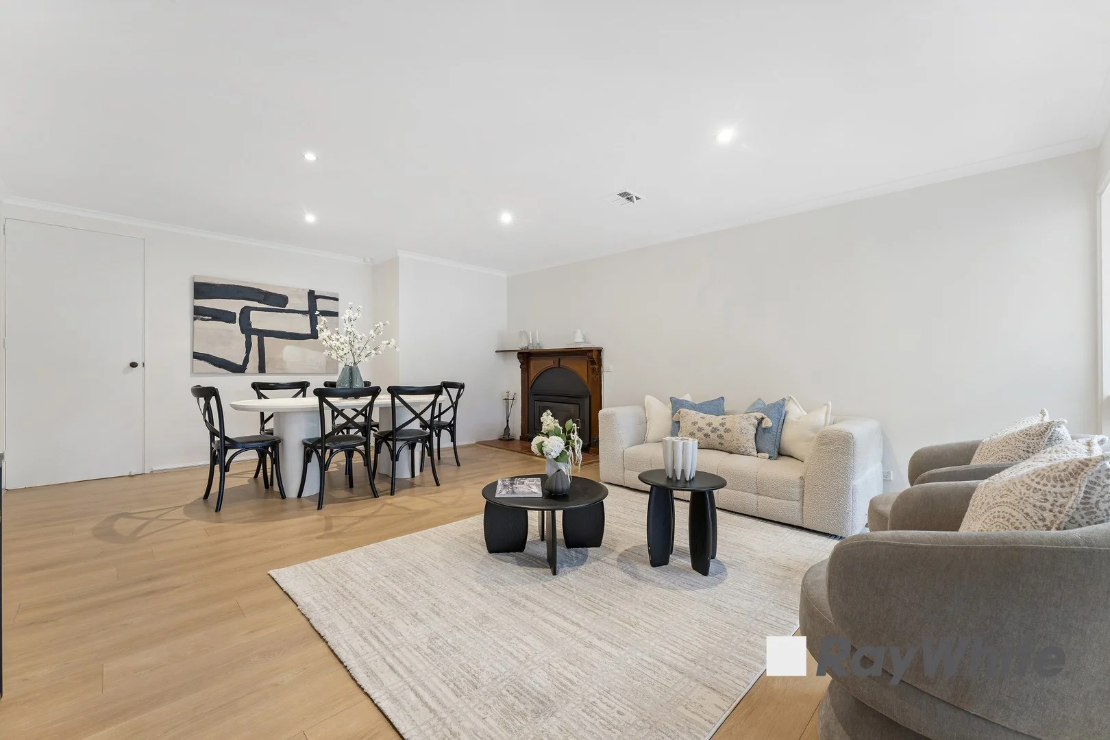 16 Hughes Close, Endeavour Hills VIC 3802