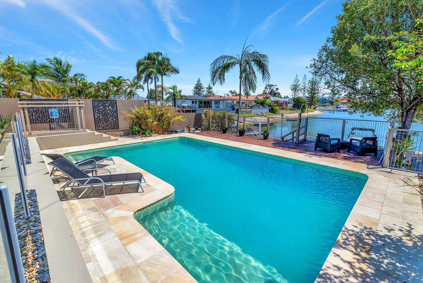 18 Bermuda Street, Broadbeach Waters QLD 4218