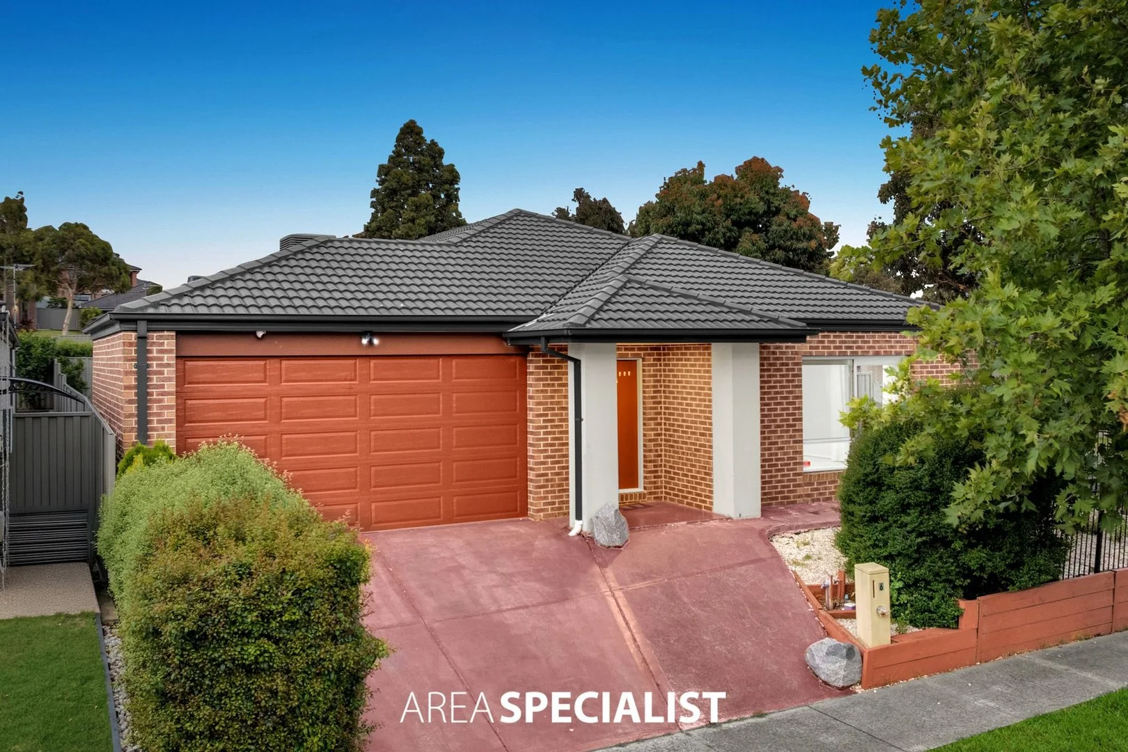 6 Bandit Grove, Cranbourne East VIC 3977