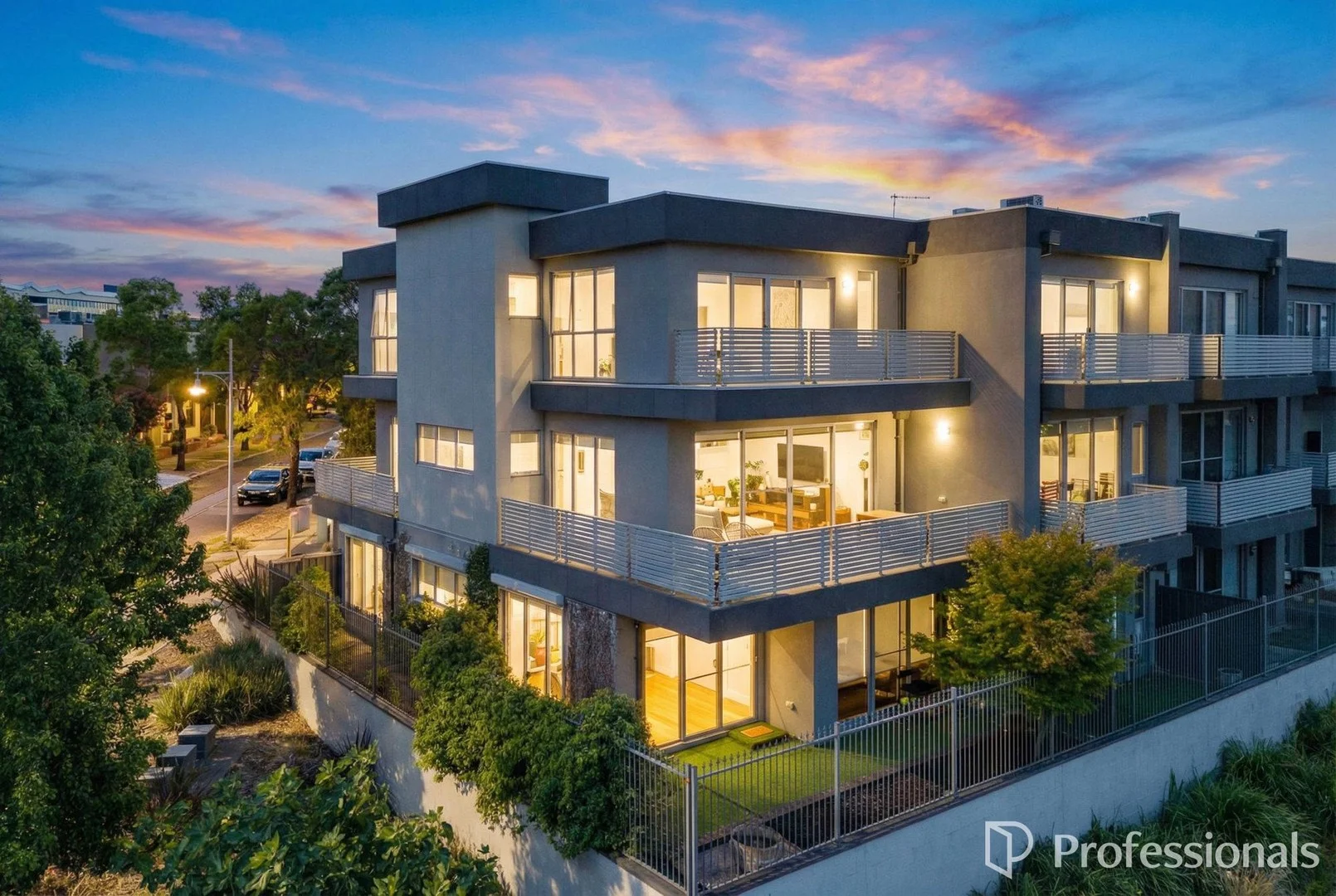 1/13 Greville Street, Caroline Springs VIC 3023