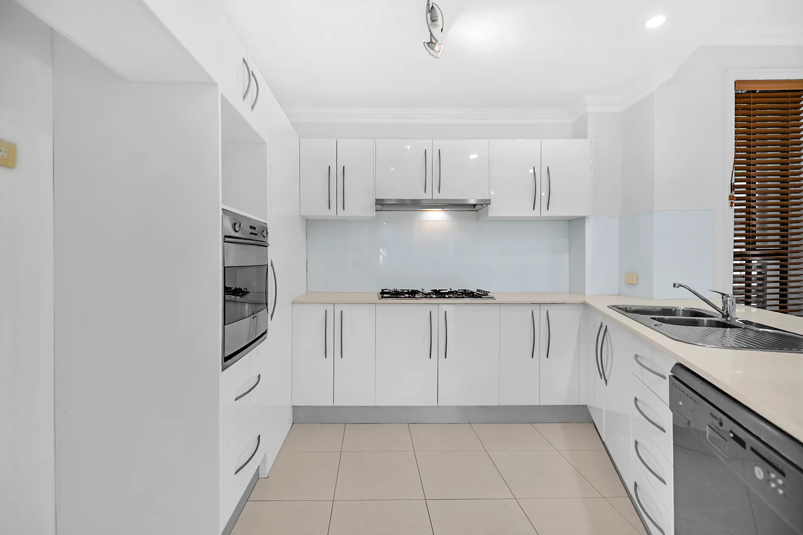 Additional image 7 of 1/50 Bayview Street, Runaway Bay QLD 4216