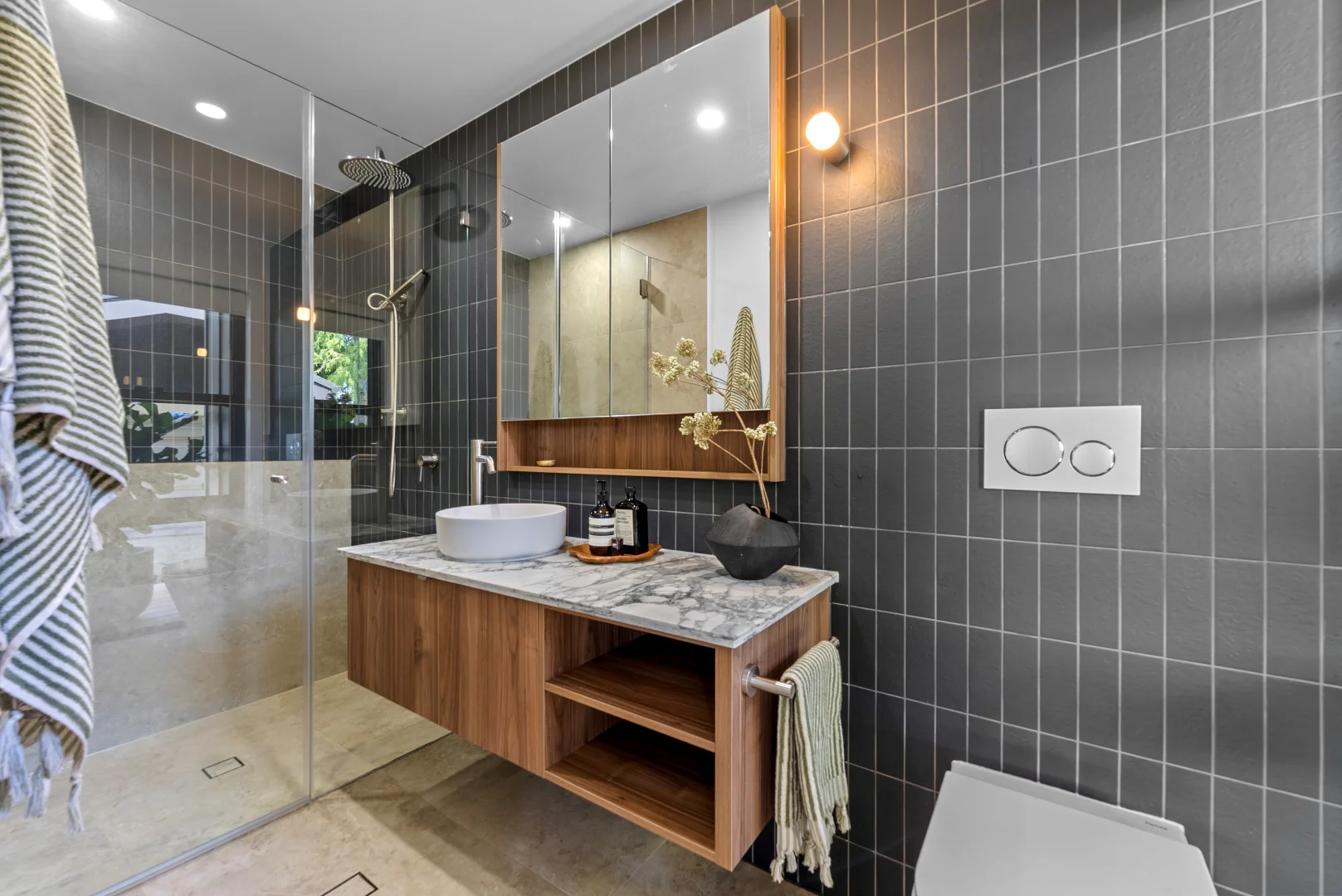 Additional image 15 of 1/189 Bayview Street, Runaway Bay QLD 4216