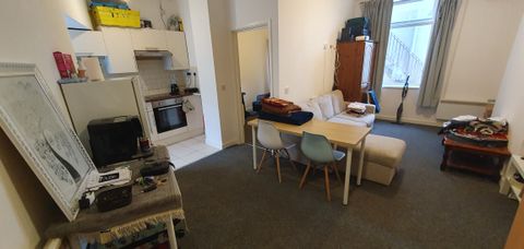Flat 2, 18 Moira Street CF24