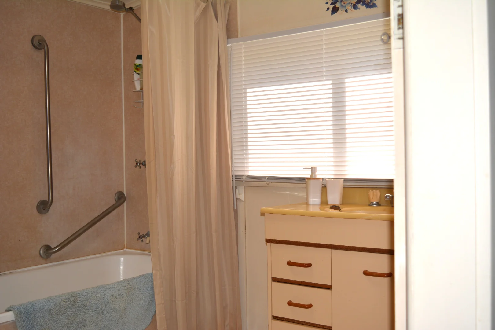 Additional image 12 of 5 Acacia Avenue, Blackall QLD 4472