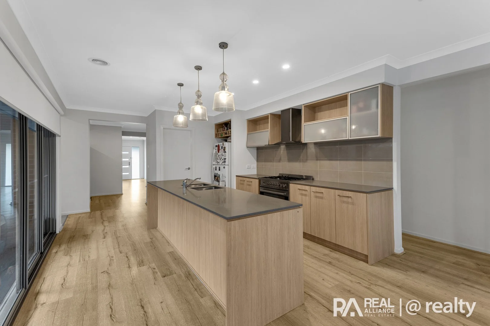 5 Speargrass Close, Clyde North VIC 3978 photo 2