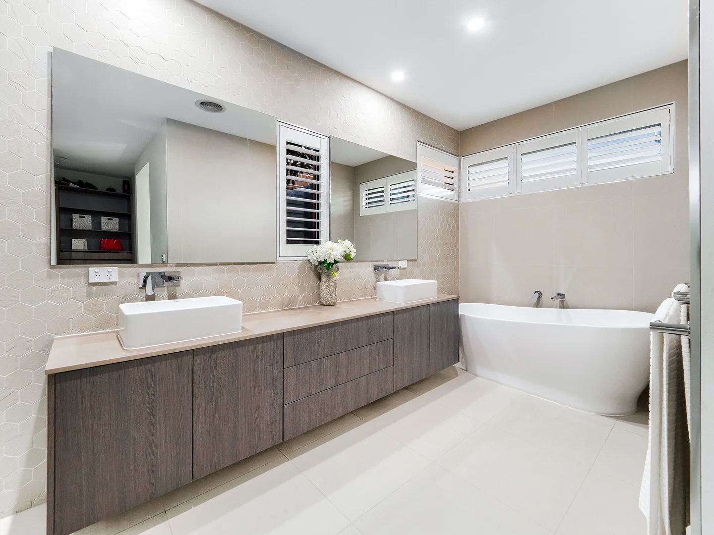 23 Castillo Avenue, Clyde North VIC 3978 photo 5