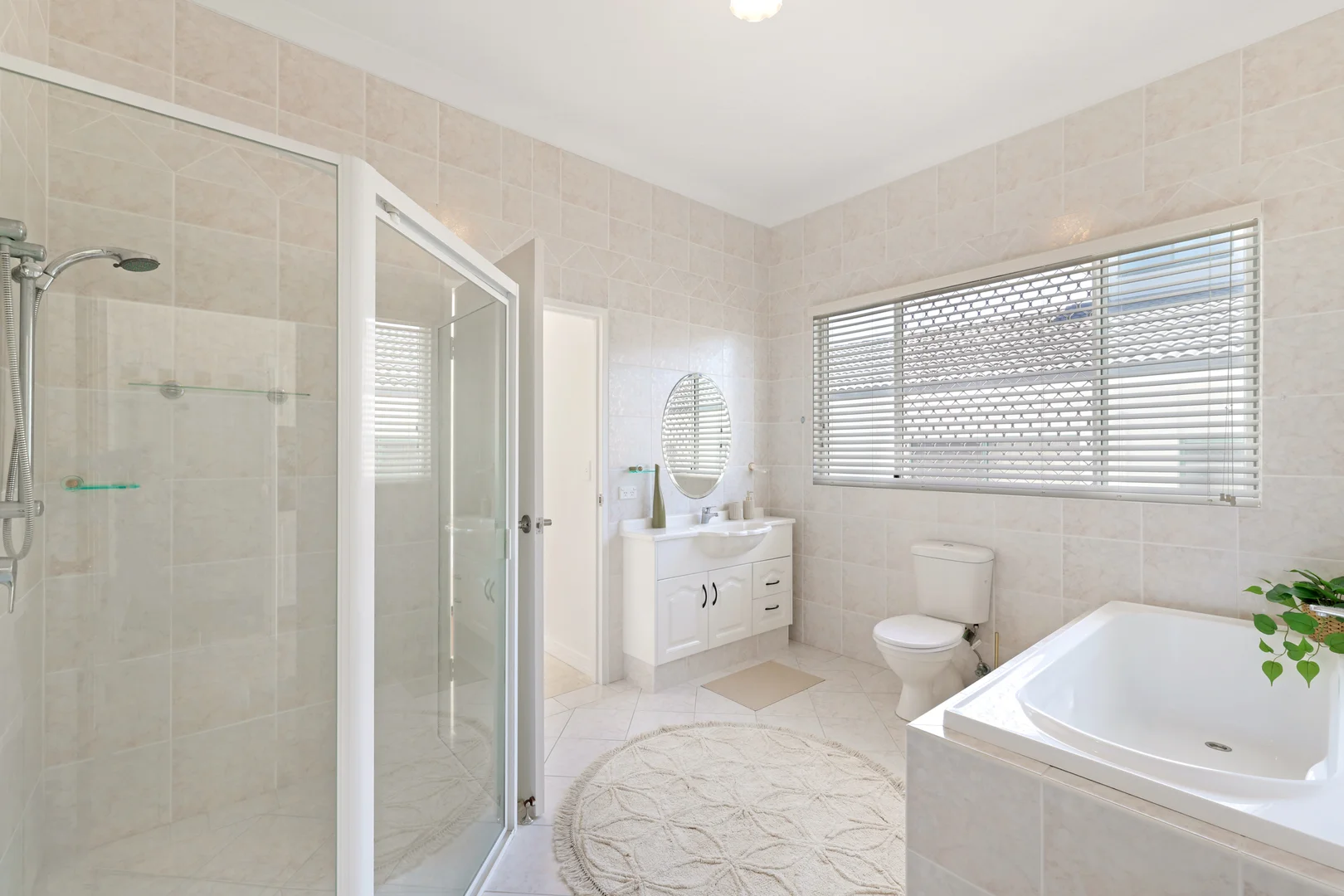 Additional image 19 of 18 Grand Canal Way, Runaway Bay QLD 4216