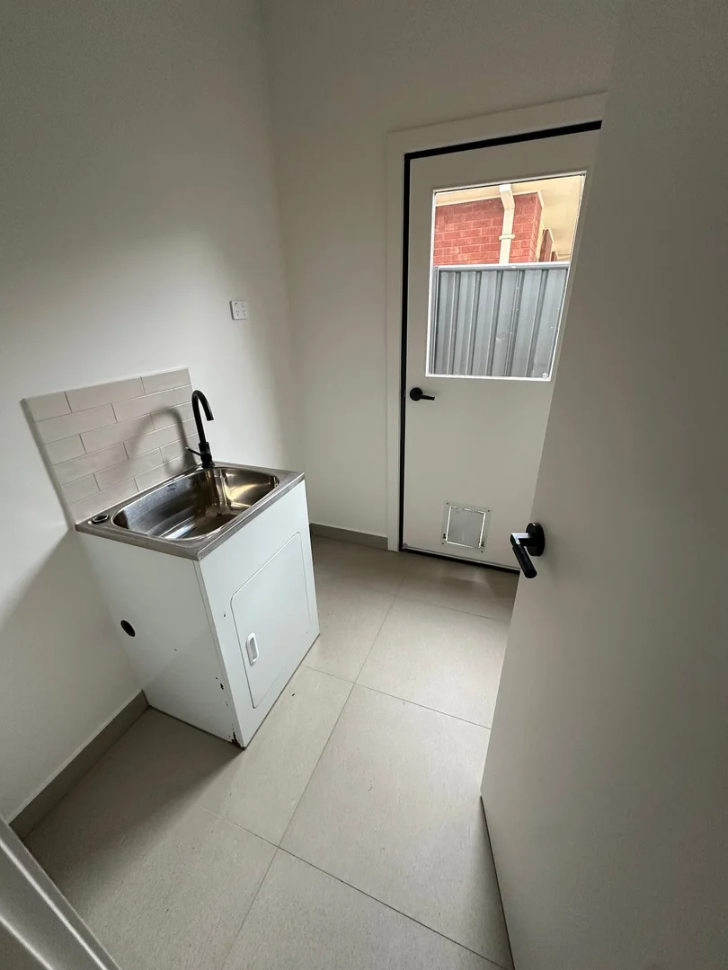 Additional image 13 of 4D EILDON AVENUE, Manor Lakes VIC 3024