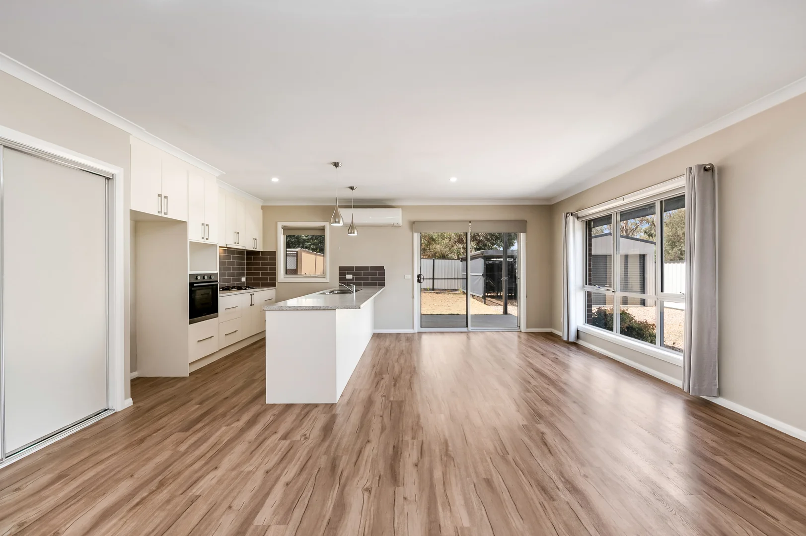 Additional image 3 of 2/21 Scullys Lane, Heathcote VIC 3523