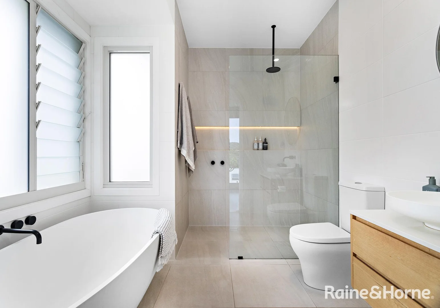 Additional image 8 of 4 Seaview Street, Kiama NSW 2533