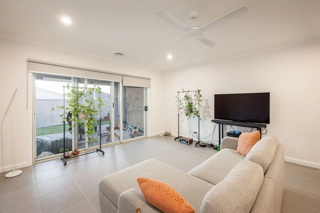 Additional image 8 of 1 & 2/74 Westacott Crescent, Baranduda VIC 3691