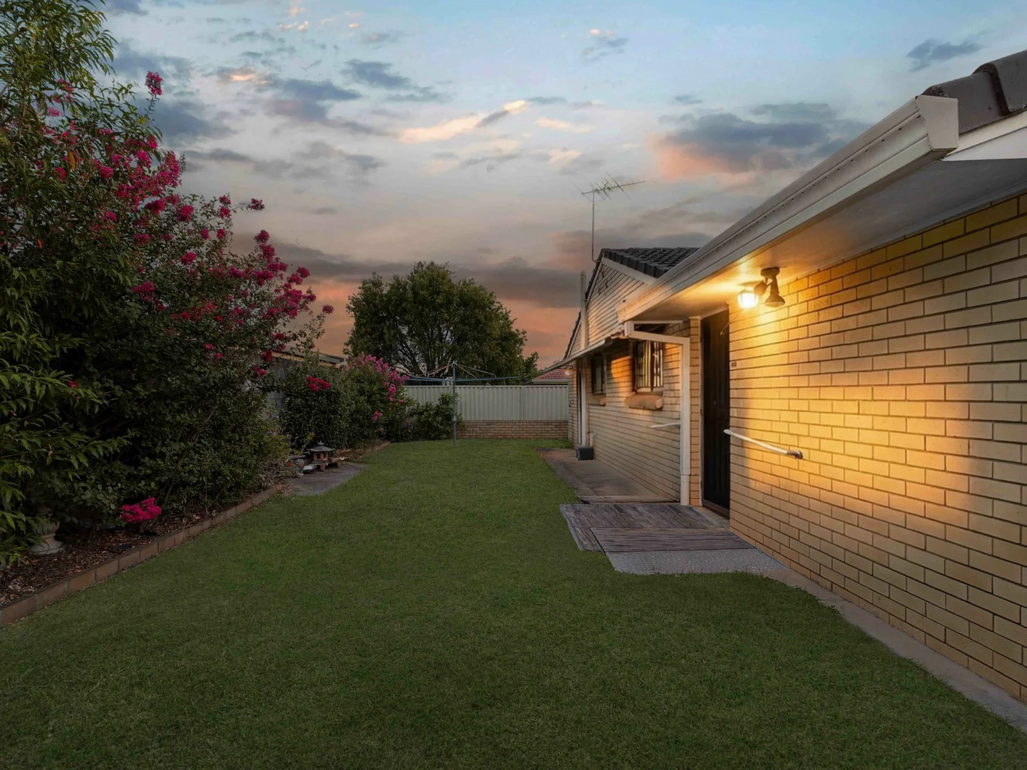 Additional image 13 of 21 Woodsiana Street, Robertson QLD 4109