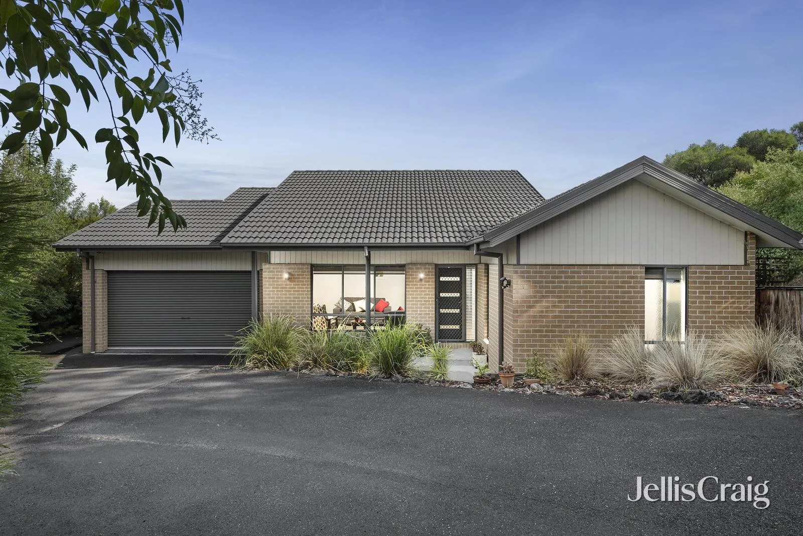 1 Lintoo Close, Mooroolbark VIC 3138
