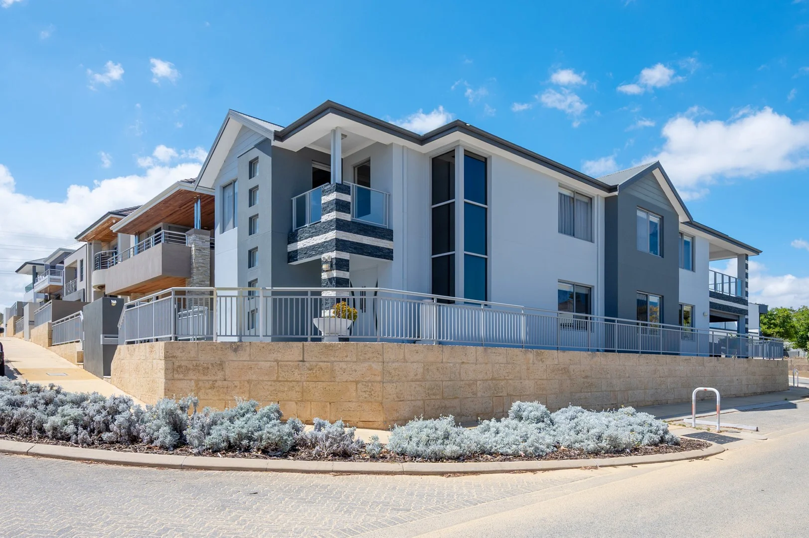 2 Podman Loop, North Coogee WA 6163