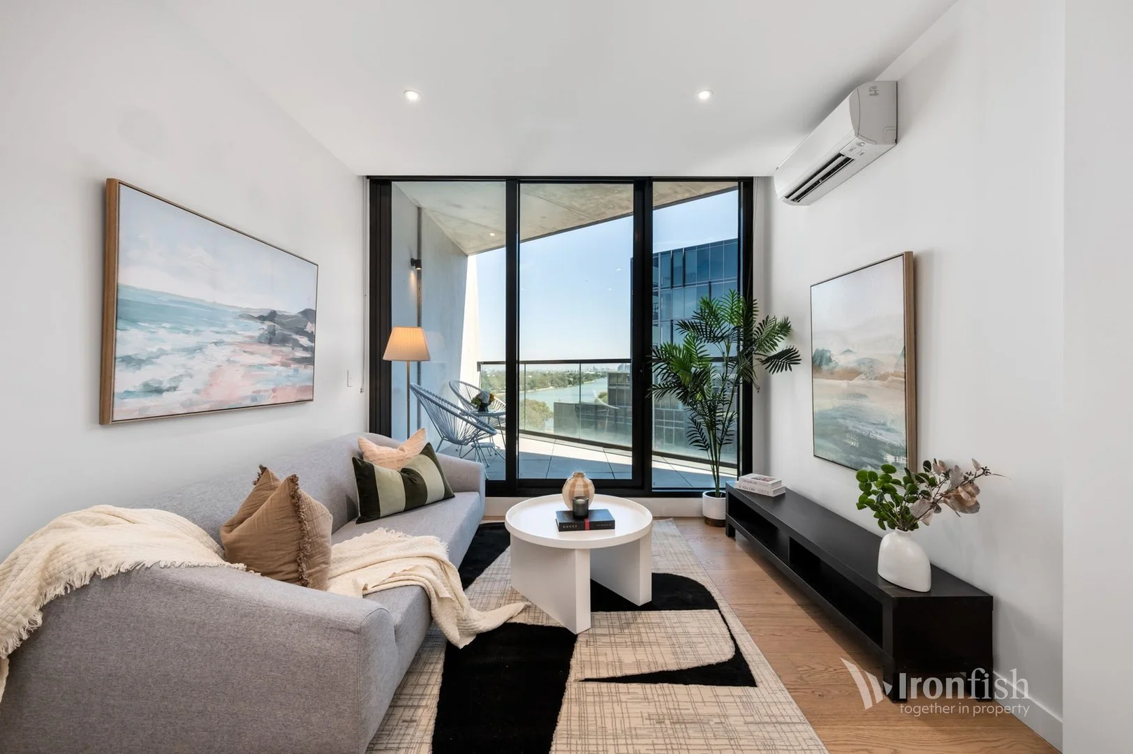 911/77 Queens Road, Melbourne VIC 3004