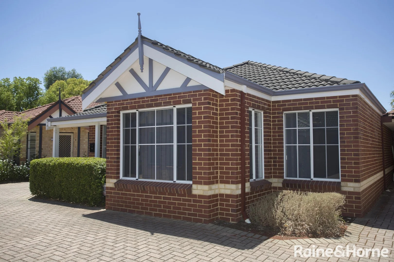 6/32 HOLMESDALE ROAD, Woodbridge WA 6056