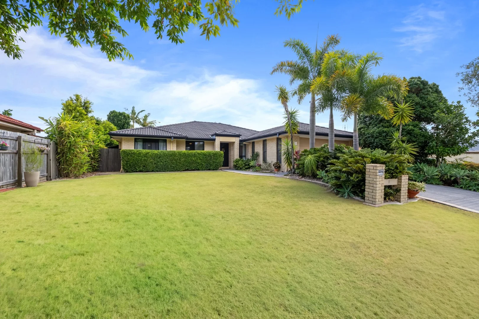 8 Undanbi Place, Pelican Waters QLD 4551