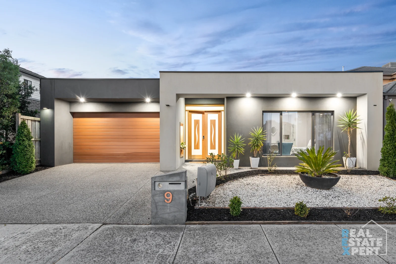 9 Springleaf Avenue, Clyde North VIC 3978