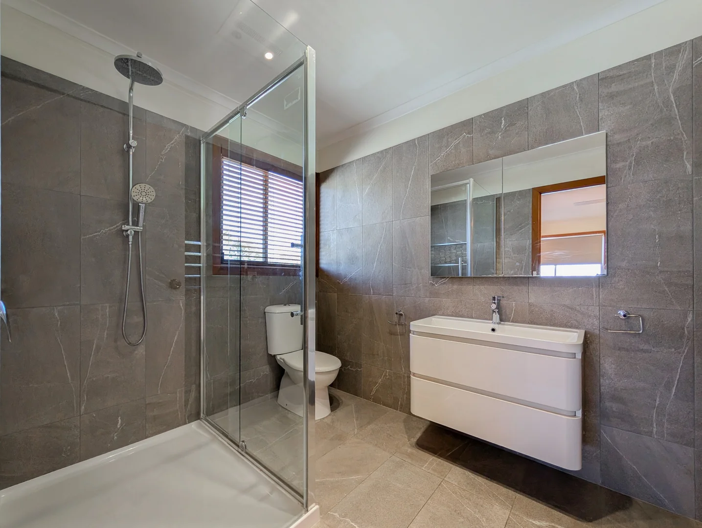 Additional image 19 of 12 El Alamein Avenue, Swan Hill VIC 3585