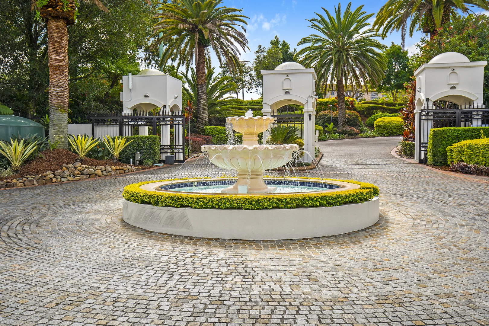 Additional image 24 of 6/Adriana 100 Cotlew Street East, Southport QLD 4215