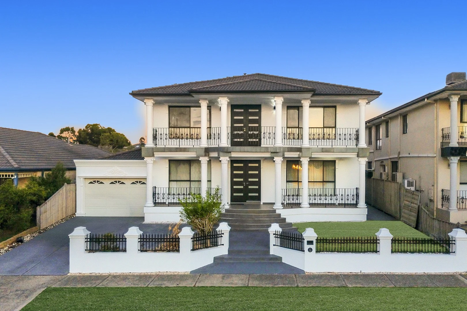 32 Yorkshire Drive, Cranbourne North VIC 3977