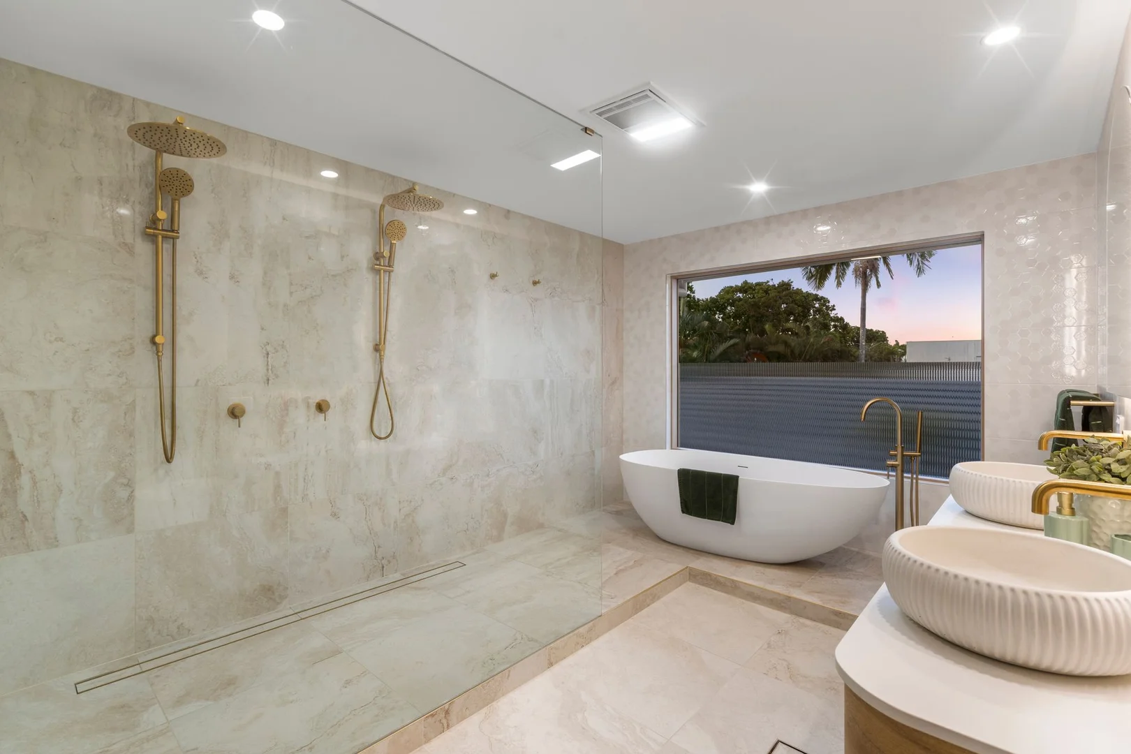 Additional image 17 of 210 Sunshine Boulevard, Mermaid Waters QLD 4218