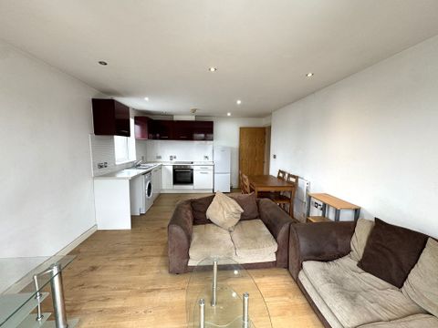 Modern Apartment With Parking. Parkfield House, North Road, Cardiff. CF14