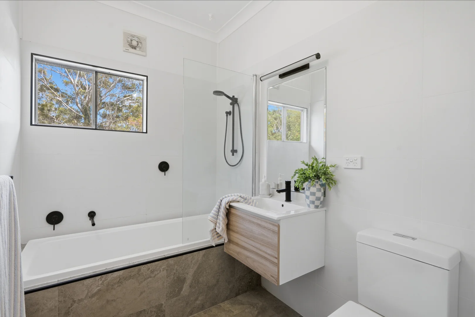 Additional image 7 of 5 Serpentine Road, Erina Heights NSW 2260