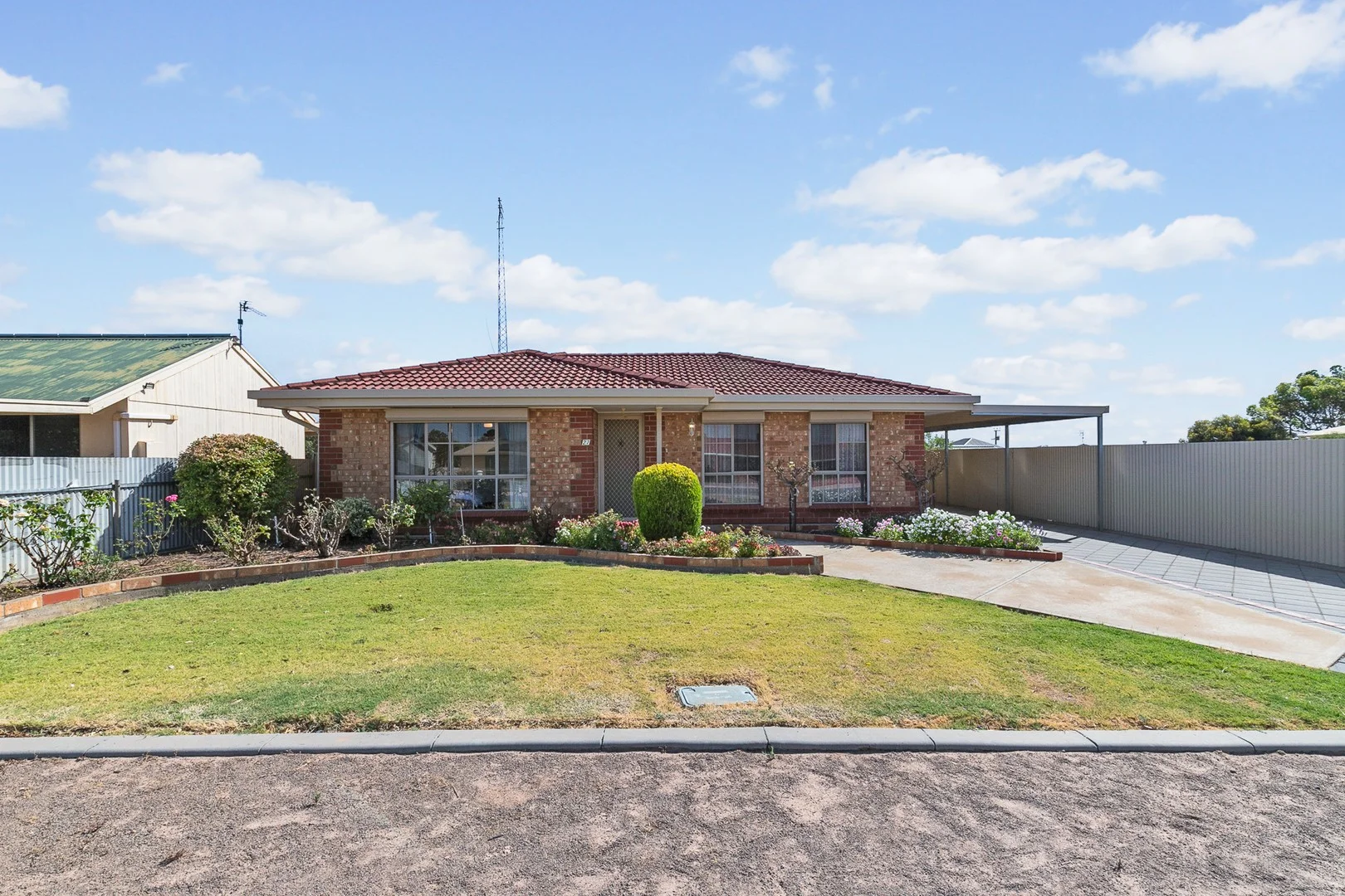 27 Cambridge St, Moonta Bay SA 5558
