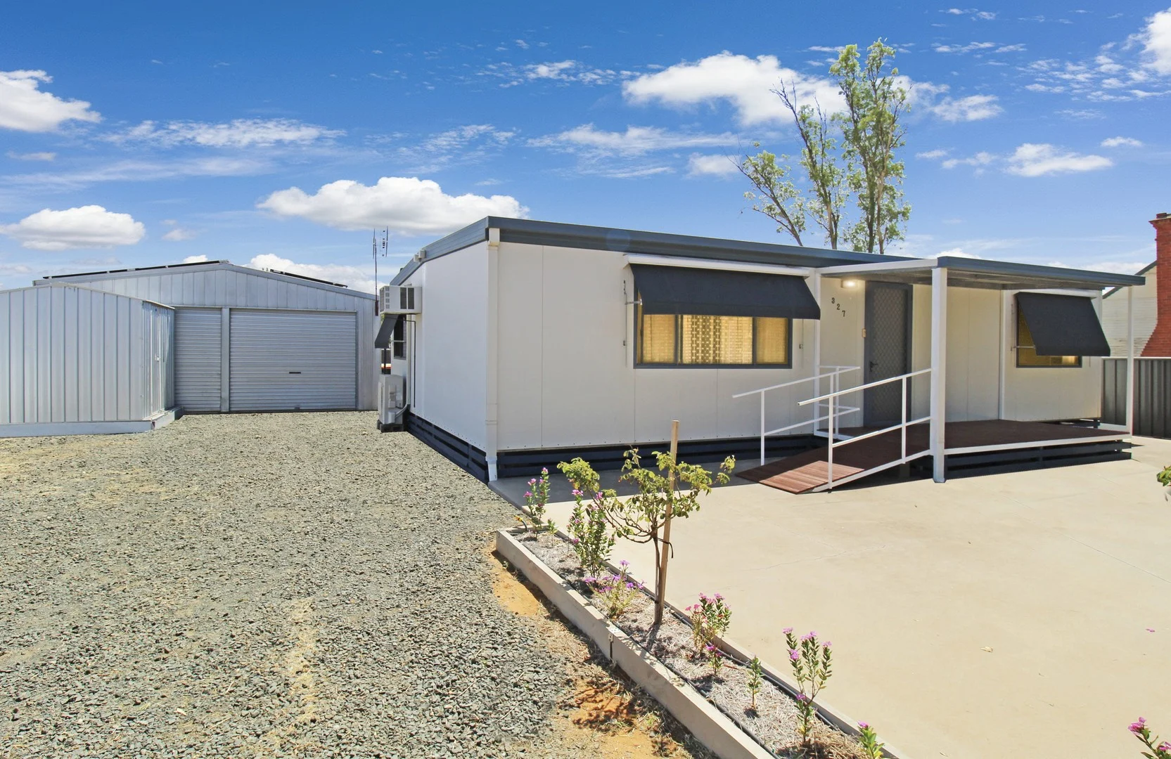 327 Church Street, Hay NSW 2711