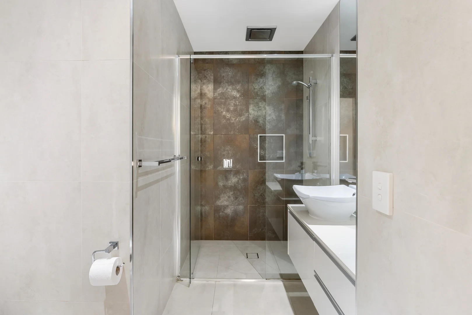 Additional image 25 of 14 Eady Avenue, Broadbeach Waters QLD 4218