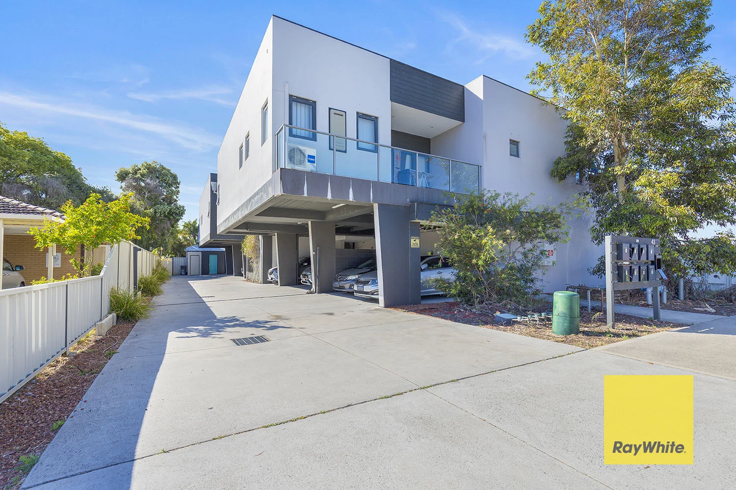 2/43 Yale Road, Thornlie WA 6108
