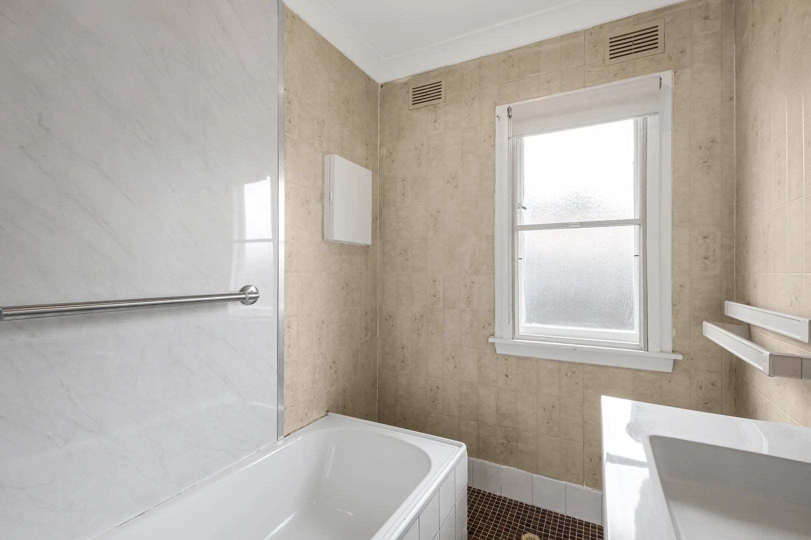 Additional image 7 of 24 Mindanao Avenue, Lethbridge Park NSW 2770