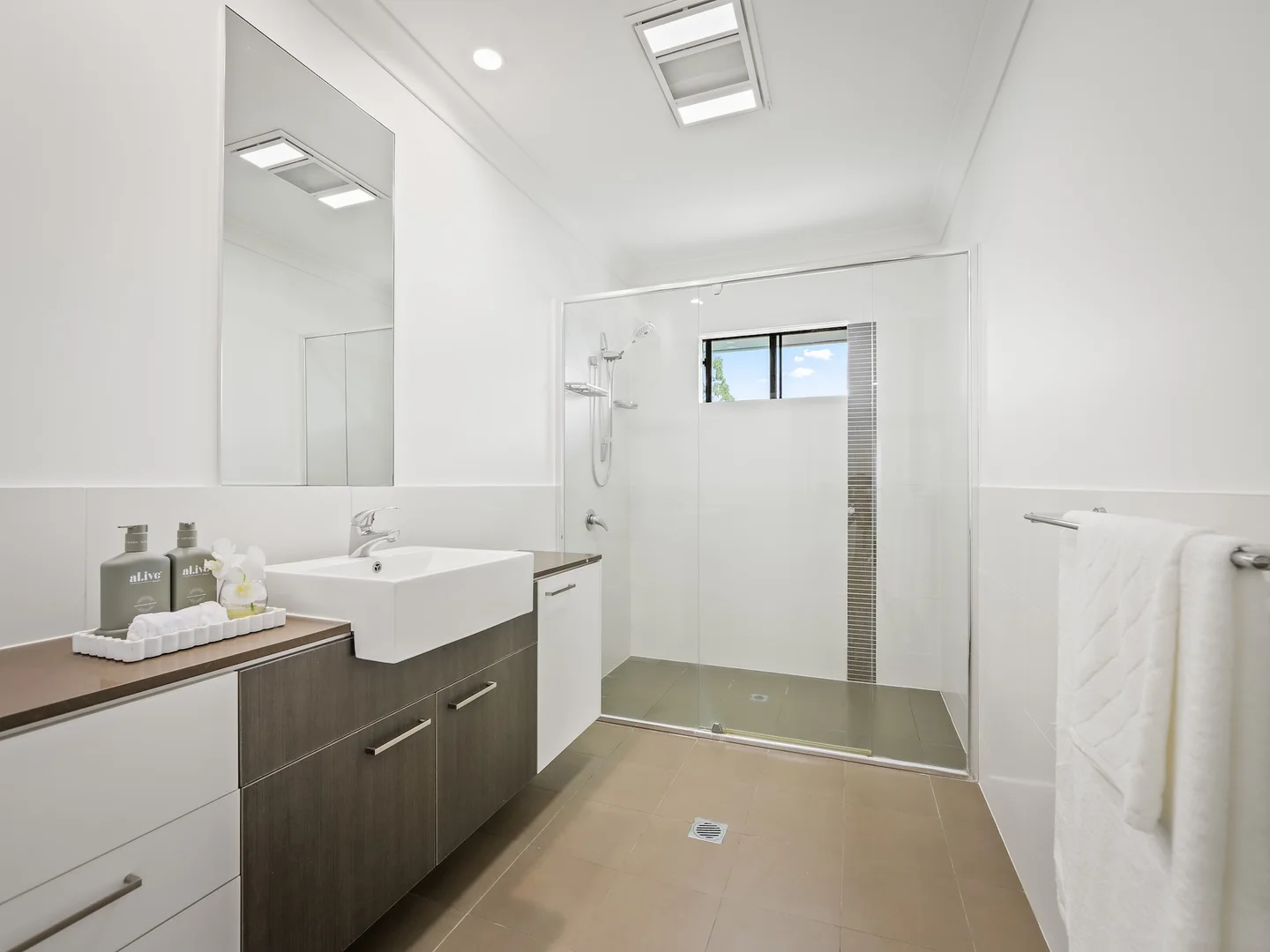 Additional image 19 of 2/111 Pohlman Street, Southport QLD 4215