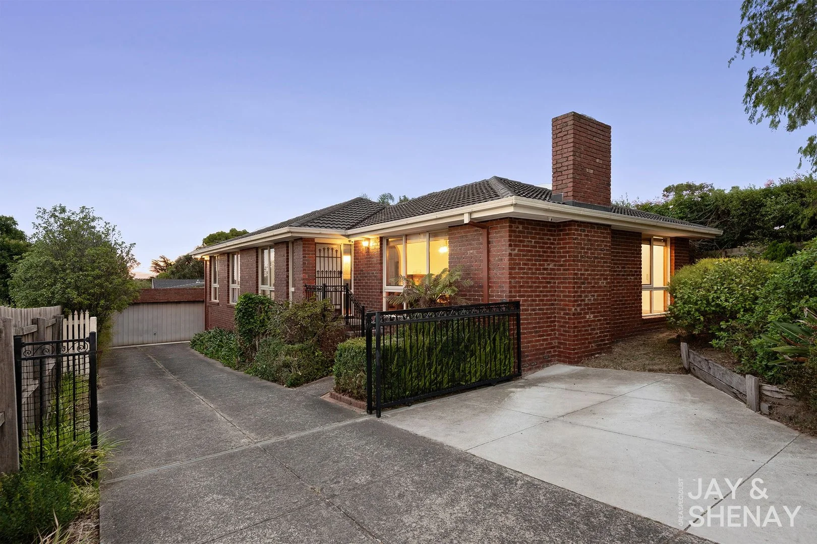 15 Inverness Street, Endeavour Hills VIC 3802