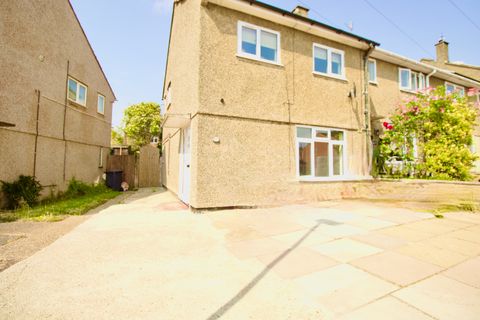 Ambleside Drive, Leicester, Leicestershire LE2
